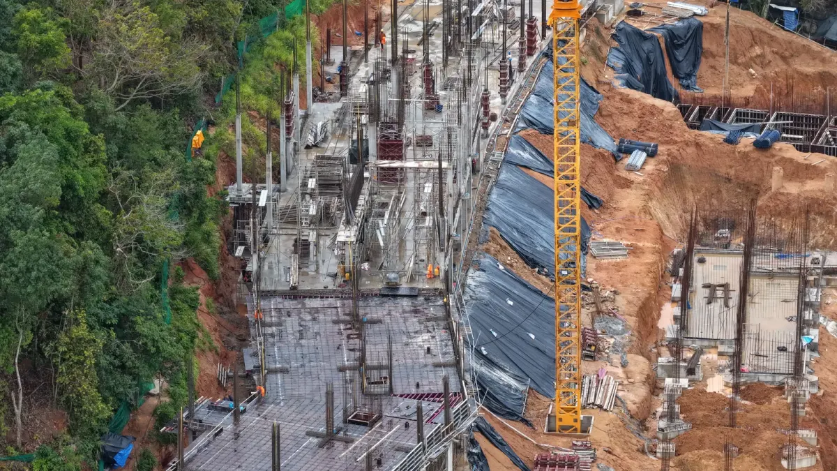 Photo: 10. The construction of the columns on the 2nd floor of zone 1 of building A5 is ongoing 4efe67f083. Landscape image 8192x4608. Reada